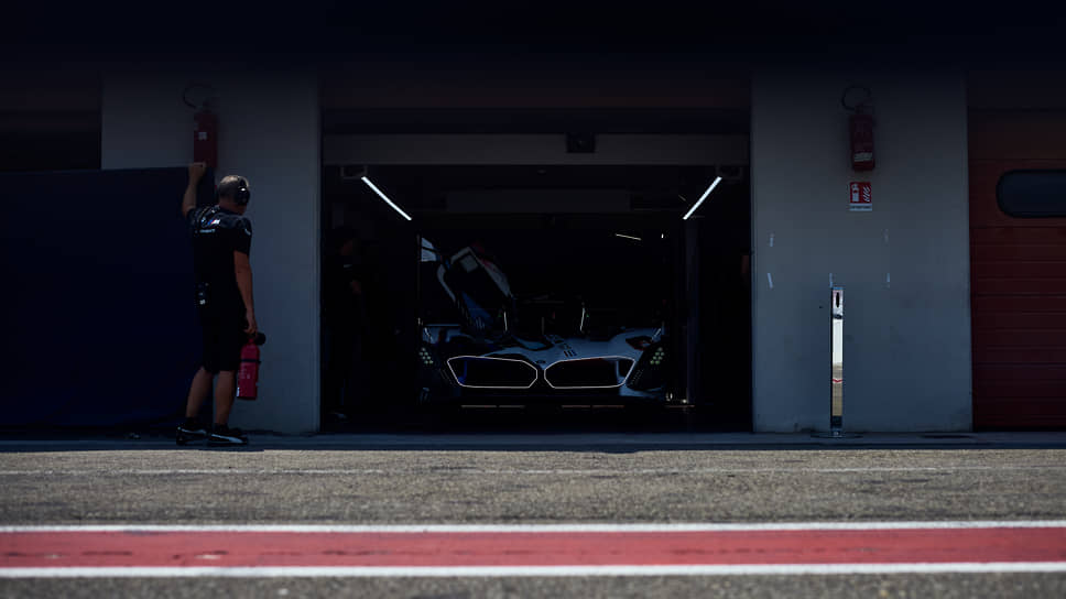 BMW M Hybrid V8 на тестах в Варано-де-Мелегари, Италия. BMW M Motorsport возвращается в чемпионат мира по гонкам на выносливость FIA и 24 часа Ле-Мана в 2024 году