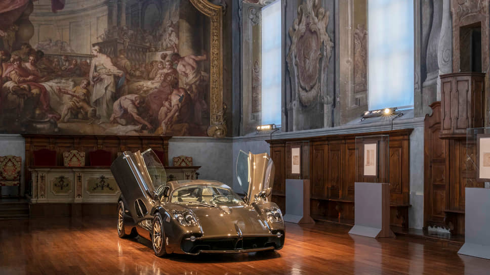 Презентация нового гиперкара Pagani Utopia состоялась в Национальном музее науки и техники в Милане в окружении оригинальных рисунков Леонардо да Винчи