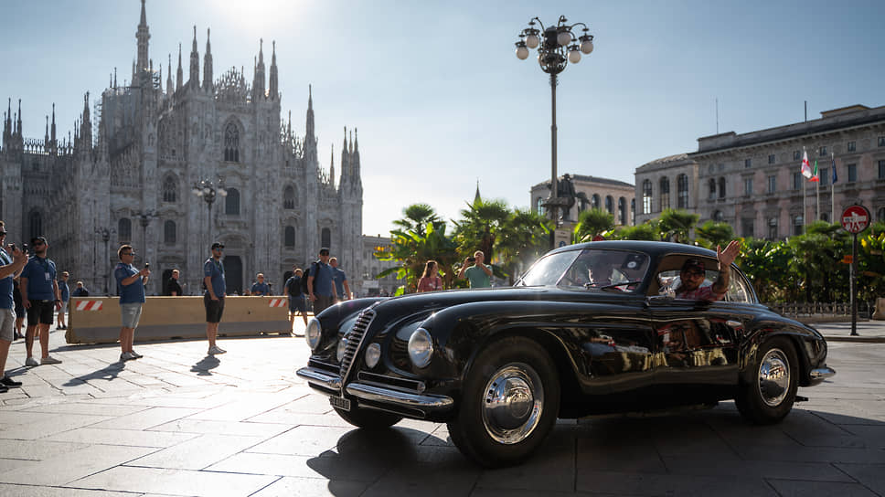 Alfa Romeo в честь столетнего юбилея автодрома «Монца» провела грандиозные парады исторических автомобилей как на самой трассе, так и в близлежащем Милане и окрестностях 