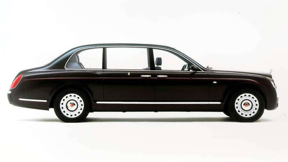 Bentley State Limousine подарилj британское Общество производителей и продавцов автомобилей SMMT к 50-летию царствования в 2002 году.
Два автомобиля были изготовлены на удлиненном шасси Bentley Arnage и оснащены двигателем мощностью 400 л.с.