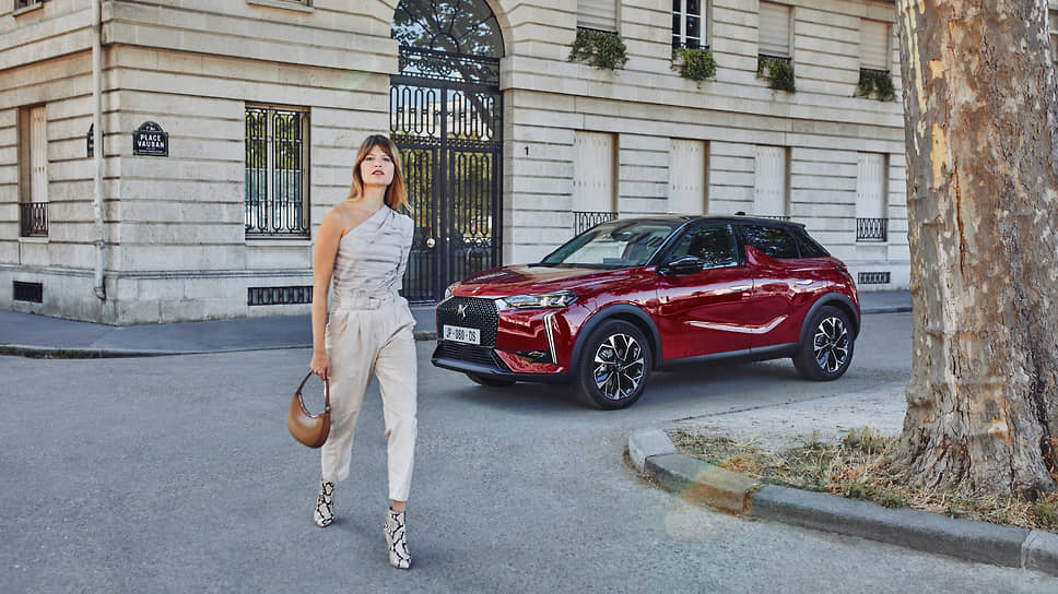 В преддверии Парижской недели моды компания DS Automobiles представила обновленный DS 3 в новом дизайне и с расширенной цветовой гаммой кузова. Самая модная расцветка — Diva Red (на фото)
