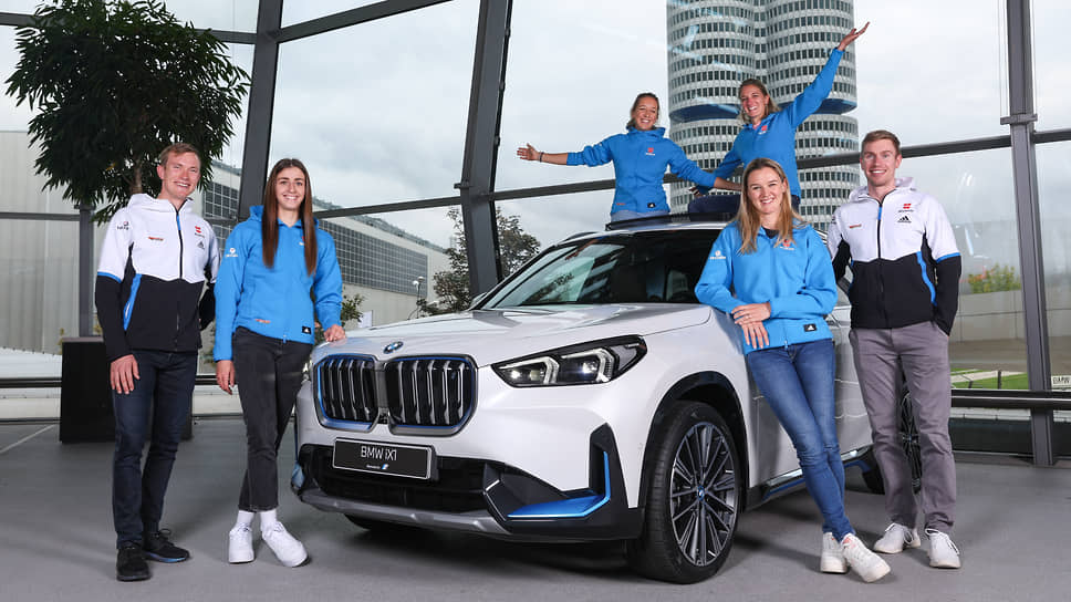 BMW Group объявила о поддержке национальной сборной Германии по биатлону в качестве «мобильного партнера», по этому поводу спортсмены, тренеры и официальные лица посетили BMW Welt в Мюнхене, где им были представлены их новые автомобили