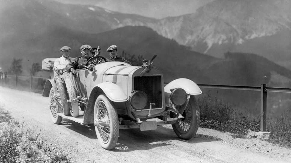 Александр Коловрат за рулем автомобиля Laurin &amp; Klement во время Альпийского ралли Австрии в 1910 году
