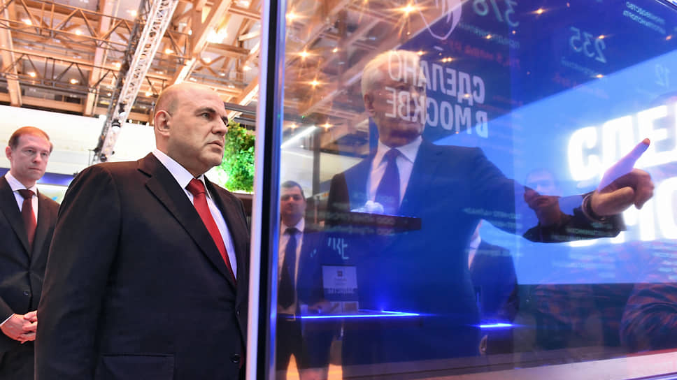 Председатель правительства России Михаил Мишустин и мэр Москвы Сергей Собянин на выставке форума «Сделано в России», октябрь 2022 года