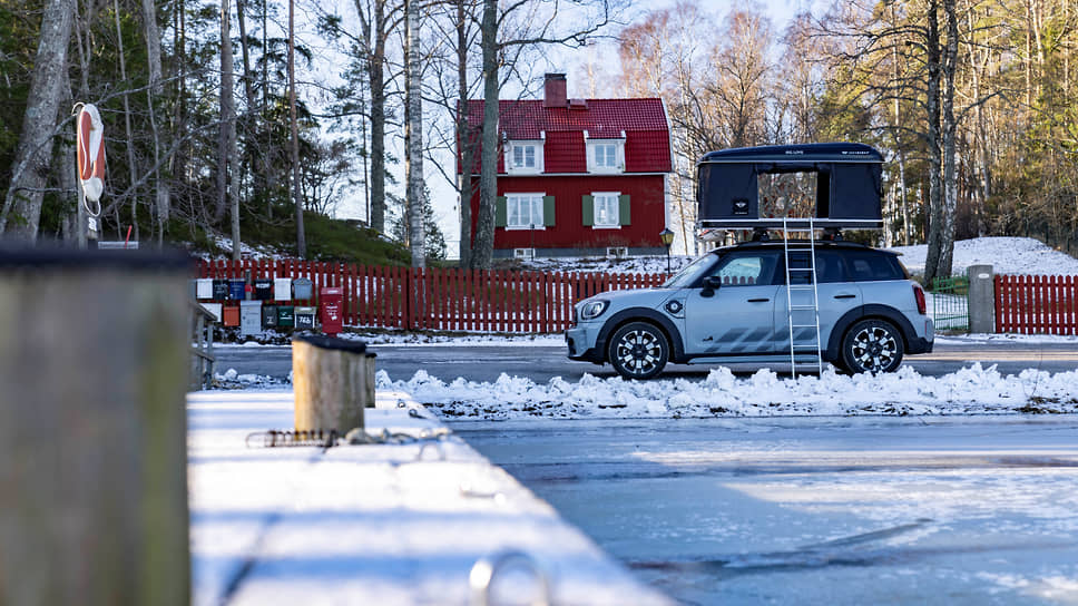 Дом нормального человека и ночлег путешественника на MINI Cooper SE Countryman ALL4 Untamed Edition по зимней Швеции