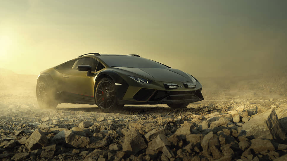Ноябрь 2022. Компания Lamborghini рассекретила внедорожный спорткар Huracan Sterrato, который будет выпущен ограниченным тиражом
