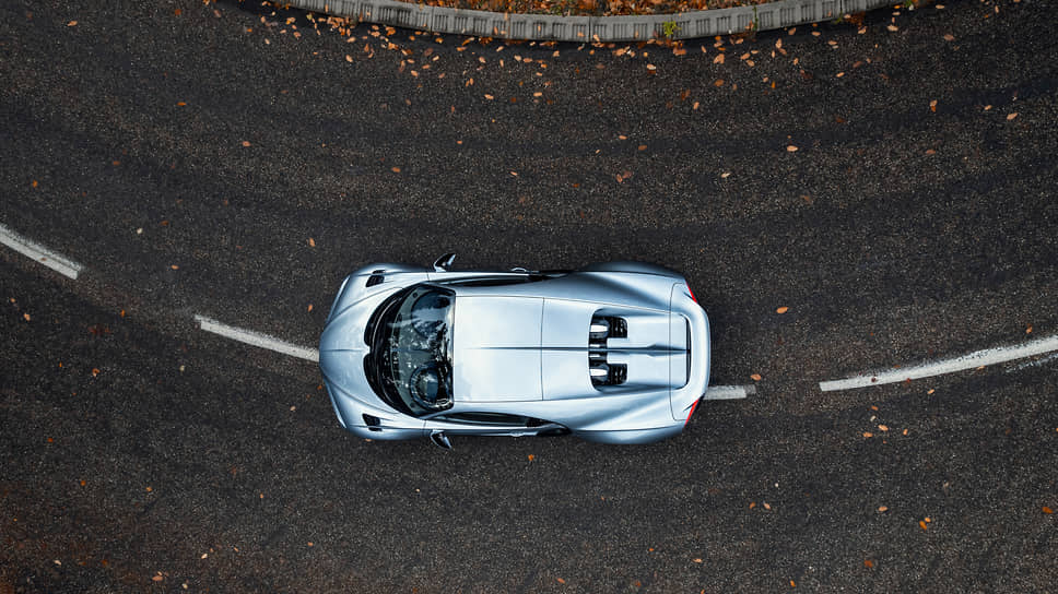 Декабрь 2022. Компания Bugatti показала эксклюзивный гиперкар Chiron Profilee, который станет последним автомобилем марки с двигателем W16