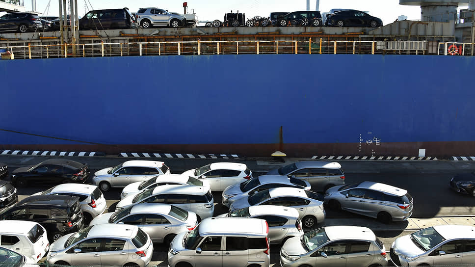 Октябрь 2022. Автомобили в таможенной зоне морского порта Владивостока