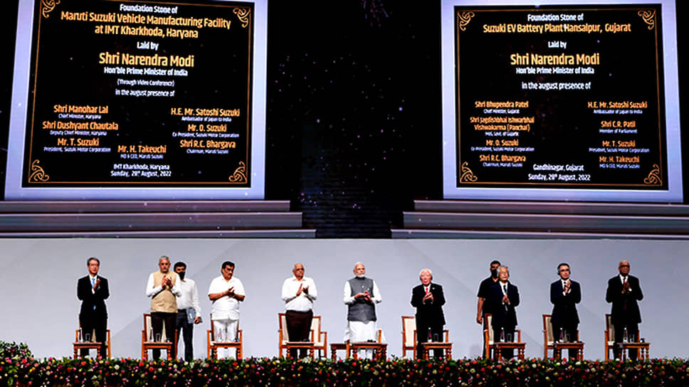 Церемония закладки фундамента новой производственной площадки в Индии. В ней приняли участие премьер-министр Индии г-н Моди, главный министр штата Гуджарат г-н Патель и посол Японии в Индии г-н Сузуки