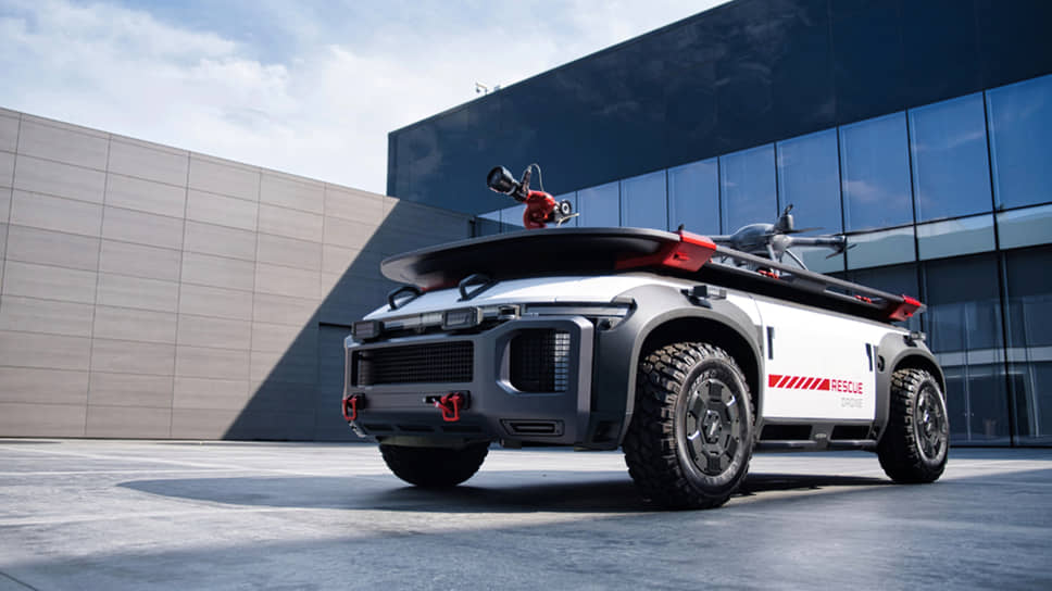 Hyundai Trailer Drone Concept — это система из двух электрических тележек, способных перемещать грузовые прицепы по территории логистических центров