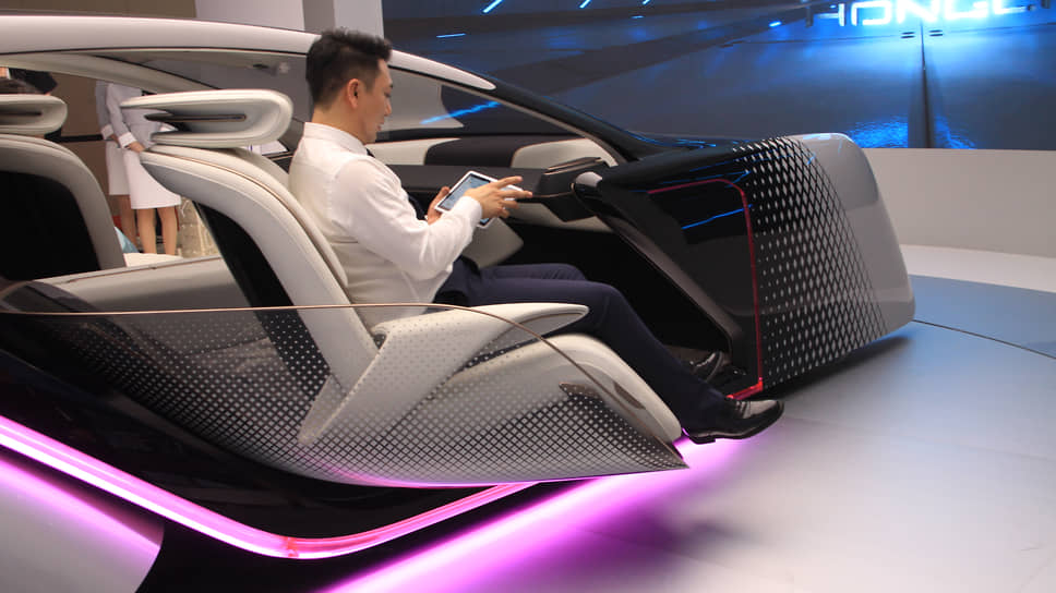 Концепт-кар Hongqi E-LS с выдвигающимися и поворачивающимися сиденьями