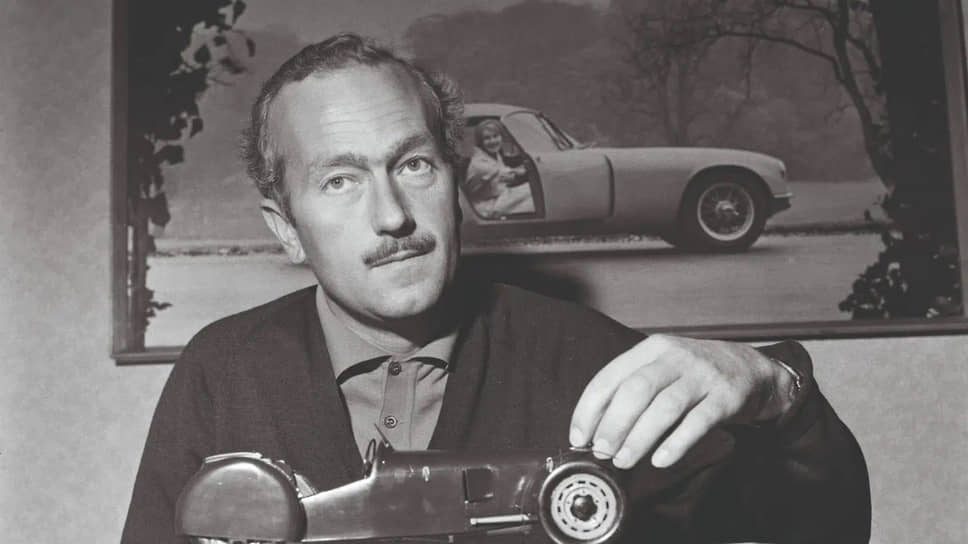 Колин Чепмен родился в 19 мая 1928 года в пригороде Лондона, а конструированием автомобилей начал заниматься сразу после окончания университета в 1948 году
