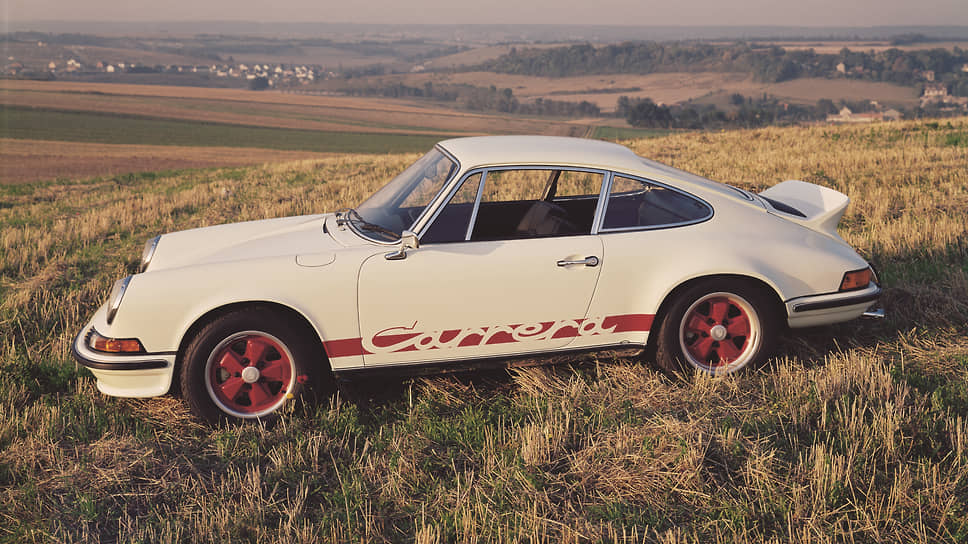 Один из самых легендарных автомобилей серии 911 считается Carrera RS 1973 года выпуска. В том числе благодаря спойлеру, получившему имя «утиный хвост»
