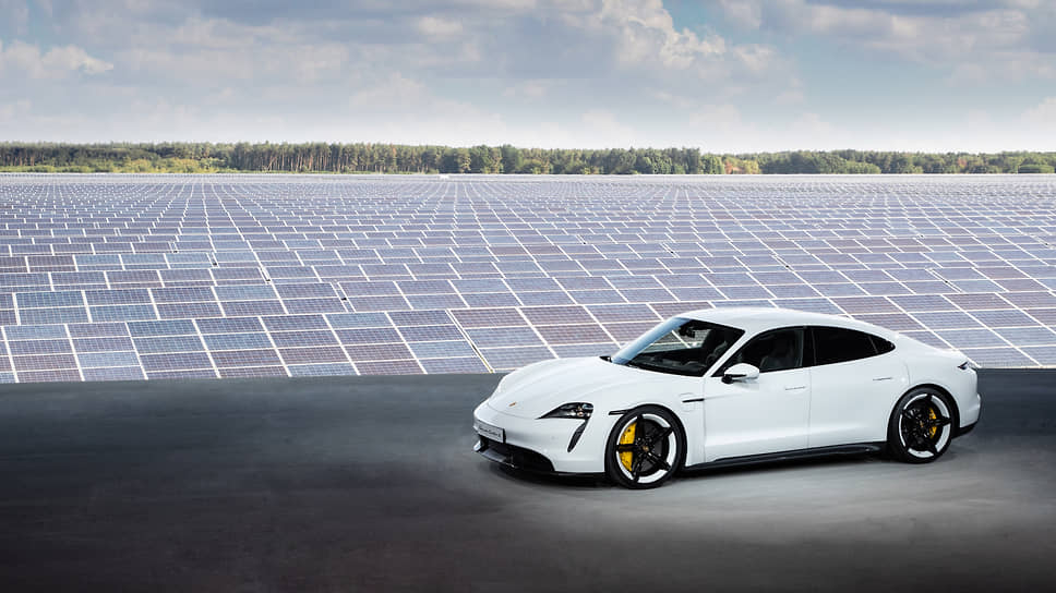 В недалеком будущем Porsche, как и все остальные европейские автопроизводители будет вынужден перейти на выпуск автомобилей с «нулевым углеродным следом». Первым серийным электромобилем марким стал Taycan, представленный в 2019 году
