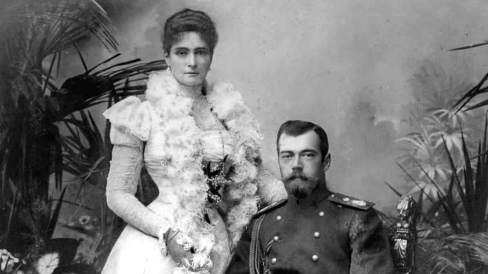 Посетившие выставку 19 июля император Николай II и императрица Александра Федоровна наблюдали автомобиль в действии, но прокатиться на нем не пожелали, а царь даже не упомянул о нем в своем дневнике, отметив только, что в тот день в разных местах пробовал вина и сидр. Спортсмен Леонид Колотилов, приехавший на выставку в Нижний Новгород из Санкт-Петербурга на велосипеде, стал свидетелем этой сцены: «Его Императорское Величество Государь Император изволил обратить внимание на этот экипаж, и г. министр финансов ст. секр. С.Ю. Витте доложил Государю, что это первый механический экипаж, построенный в России. Его Императорскому Величеству благоугодно было видеть его в действии. Тотчас же владелец и фабрикант его г. Фрезе проехал перед Их Императорскими Величествами, окруженными многочисленной свитой»