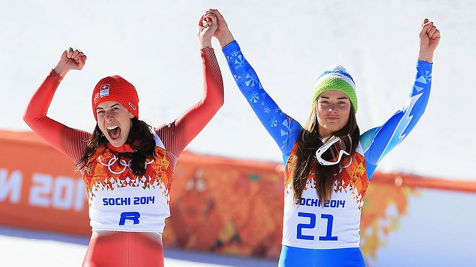 Впервые в истории Олимпийских игр золото в горных лыжах завоевали сразу две спортсменки &amp;mdash; Доминик Гизен (слева) и Тина Мазе