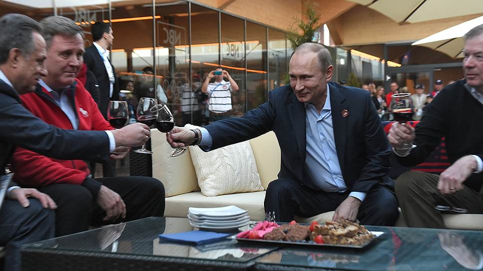Владимир Путин выпил, как и все остальные участники встречи, красного вина, хотя хотел, конечно, пива