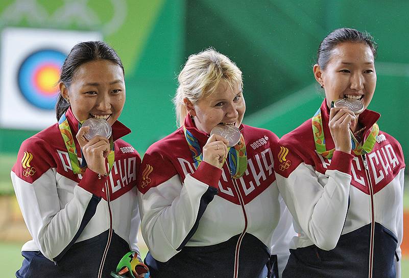 Туяна Дашидоржиева, Ксения Перова и Инна Степанова стали вторыми в командном турнире лучниц
