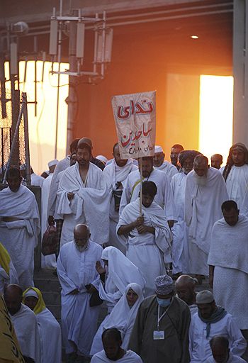 10.12.2008 Более двух миллионов мусульман прибыли на хадж в святые места Мекки и Медины в Саудовской Аравии