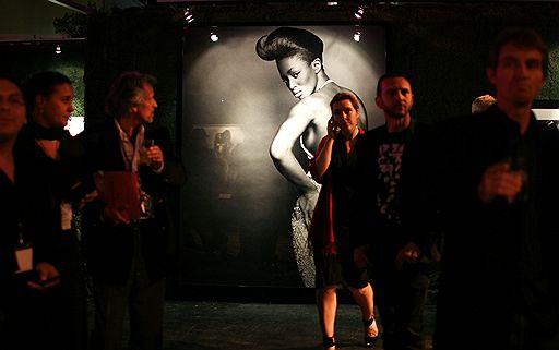 02.12.2008 В Майами открылась выставка &quot;In Fashion Photo show&quot;, посвященная Наоми Кэмпбелл. Снимки  описывают различные этапы ее модельной карьеры