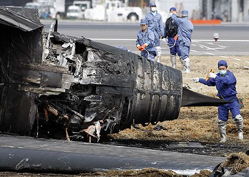 23.03.2009 В Японии в результате катастрофы грузового самолета американской почтовой службы FedEx в аэропорту Нарита погибли два пилота