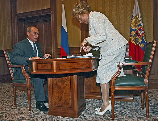 Валентина Матвиенко (справа) и Владимир Путин
