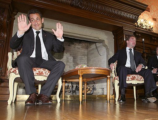 Никола Саркози (слева) и Дмитрий Медведев 