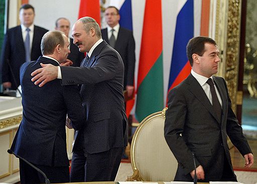 Владимир Путин, Александр Лукашенко и Дмитрий Медведев (слева направо)
