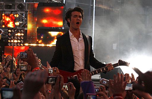 21.06.2009 В Торонто (Канада) состоялась церемония вручения ежегодной  музыкальной премии MuchMusic Video Awards. Kevin Jonas 