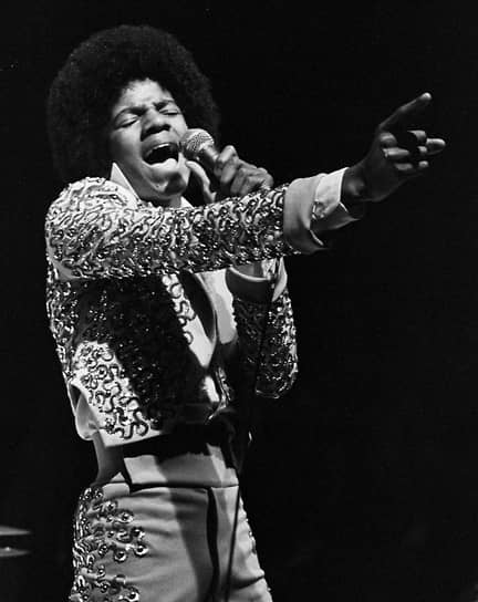 Параллельно с деятельностью в группе Майкл Джексон записал четыре сольных альбома и ряд успешных синглов, в том числе «Got to Be There», «Rockin&#39; Robin» и «Ben»