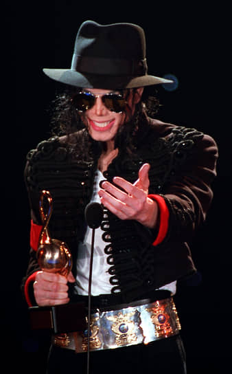 В 1991 году Майкл Джексон выпустил альбом «Dangerous». Через два года певцу были предъявлены обвинения в развращении малолетнего мальчика, однако дело удалось замять. СМИ писали, что Джексон откупился от его родителей