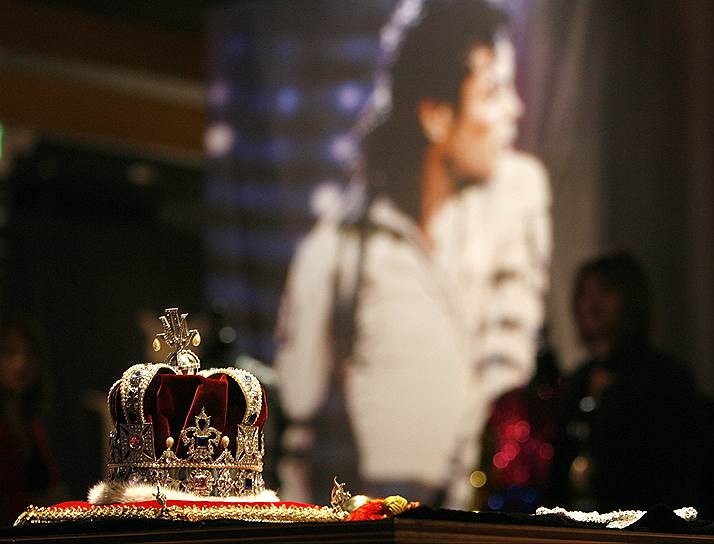 Майкл Джексон был похоронен только 3 сентября 2009 года на кладбище Форест-Лаун в пригороде Лос-Анджелеса. На похоронах присутствовали исключительно его родственники и близкие друзья