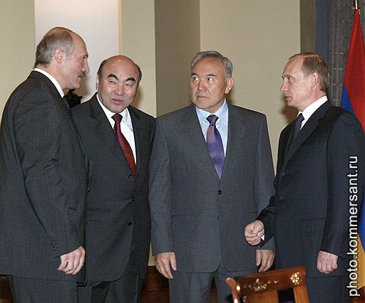 С Нурсултаном Назарбаевым, Аскаром Акаевым и Александром Лукашенко. 2004 год