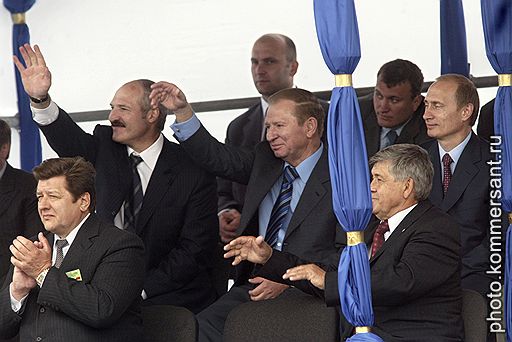 С Александром Лукашенко и Леонидом Кучмой. 2004 год