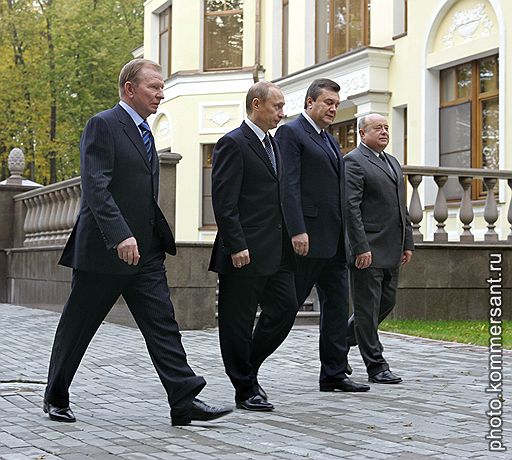 С Леонидом Кучмой, Виктором Януковичем и Михаилом Фрадковым. 2004 год