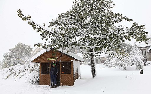 15.10.2009 На Польшу, Чехию и Германию обрушился снегопад. В результате сильного ветра поломаны тысячи деревьев, несколько районов остались без энергоснабжения