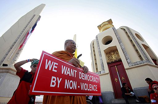 10.12.2009 Около 8 тыс. сторонников экс-премьера Таиланда Таксина Чинавата устроили демонстрацию против нынешнего правительства, добиваясь его отставки
