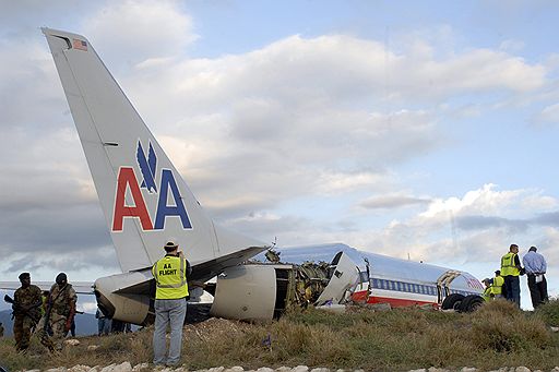 23.12.2009 В аэропорту Кингстона (Ямайка) после приземления авиалайнер Boeing 737 развалился на две части. На борту находились 148 пассажиров и шесть членов экипажа — никто не постарадал