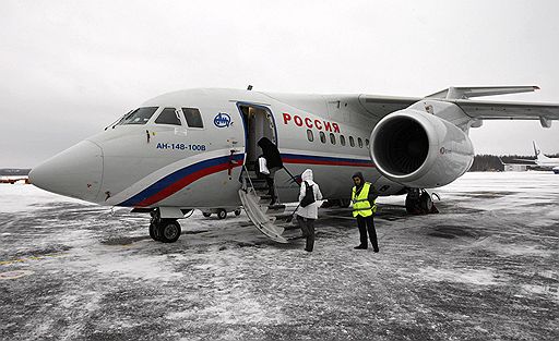 24.12.2009 Из Санкт-Петербурга в Москву совершил первый коммерческий рейс новый самолет АН-148. Судно является первым в российской авиации самолетом этой модели. Его технические особенности позволяют осуществлять взлет и посадку даже на грунтовых полосах