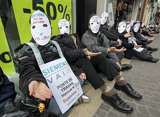04.02.2010 В Saint-Chamond рабочие фабрики Siemens устроили акцию протеста, возражая против закрытия завода