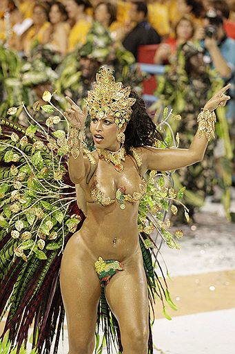 15.02.2010 В Рио-де-Жанейро проходит знаменитый карнавал, который продолжается четыре дня. Кульминацией это яркого зрелища станут соревнования 12 школ самбы