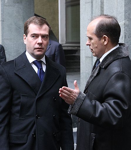 Президент России Дмитрий Медведев и глава ФСБ Александр Бортников