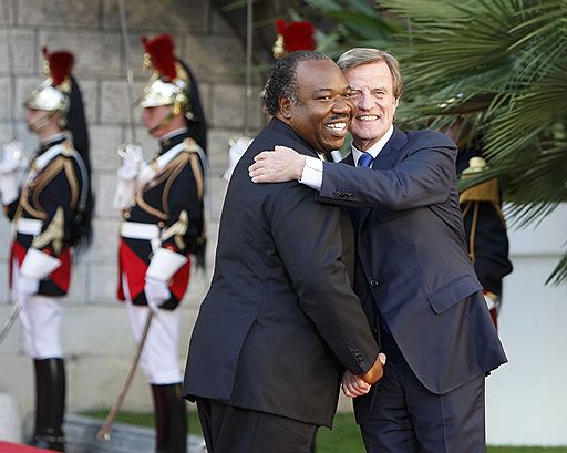 31.05.2010 В Ницце открылся юбилейный 25-й саммит Африка-Франция, в котором принимают участие 38 африканских стран. Главная тема саммита - обсуждение экономических связей