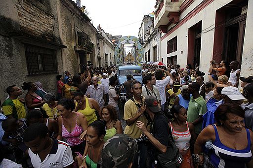 08.09.2010 В Гаване тысячи человек приняли участие в ежегодном торжественном шествии, посвященном святой Деве милосердия