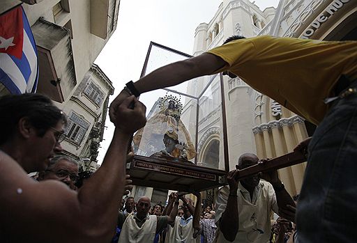 08.09.2010 В Гаване тысячи человек приняли участие в ежегодном торжественном шествии, посвященном святой Деве милосердия