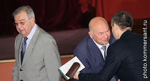 Председатель Торгово-промышленной палаты России Евгений Примаков (слева) и министр внутренних дел Рашид Нургалиев (справа). 2008 год 
