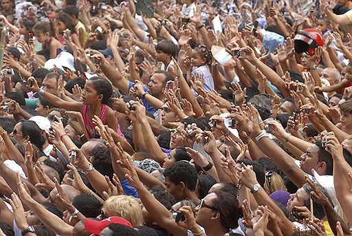 10.10.2010 В бразильском городе Белен прошел  Cirio De Nazare. 10 октября тысячи людей приняли участие в праздничном шествии, сопровождая носилки с образом Девы Назаре