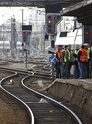 19.10.2010 В Бельгии завершилась суточная забастовка железнодорожников, которые выступали против повышения стоимости билетов на международные поезда. Из-за акции на сутки было прервано сообщение не только внутри страны, но и с Германией, Францией и Нидерландами