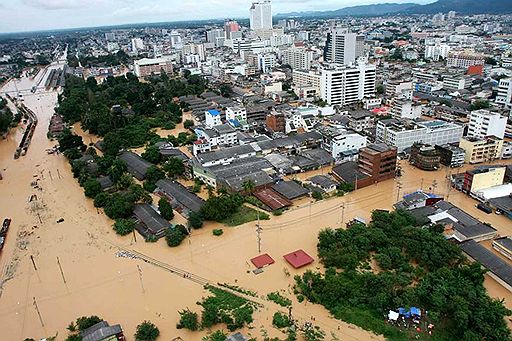 02.11.2010 В результате сезонных наводнений в северных и центральных провинциях Таиланда погибло более 100 человек. Всего в зоне стихийного бедствия оказались 3,7 млн человек. Правительство страны выделило около $10 млн на оказание гуманитарной помощи