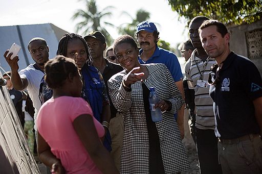 24.11.2010 В столице Гаити Порт-о-Пренсе прошли массовые протесты против правительства и грядущих президентских выборов. Многие избиратели могут не прийти на участки в связи с эпидемией холеры, которая унесла жизни около 1,4 тыс. гаитян. По данным Всемирной организации здравоохранения, к концу года этой болезнью могут заразиться около 400 тыс. человек
